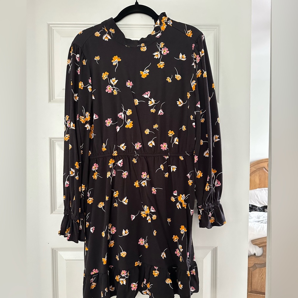 Women’s knee length long sleeve dress size medium